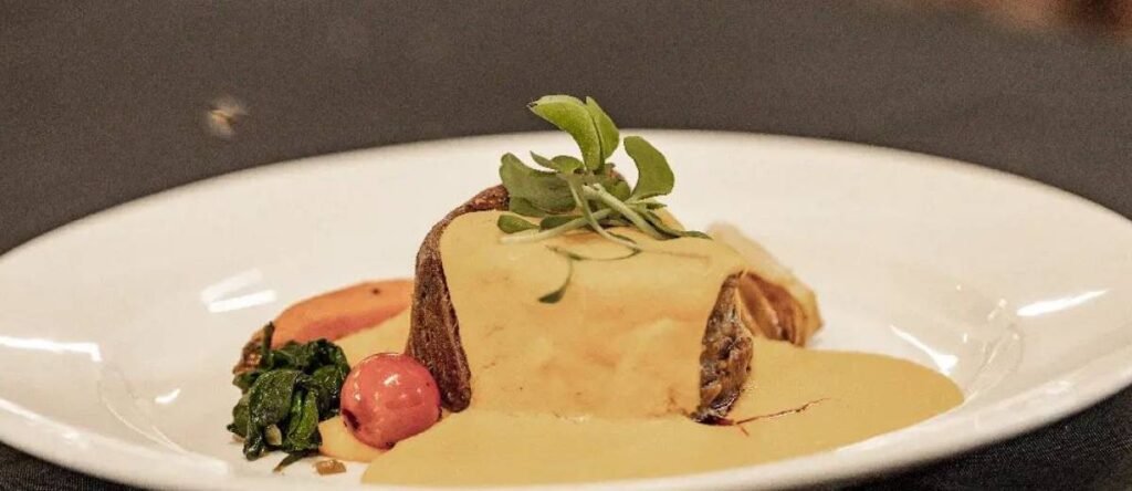 Pechuga Rellena con Salsa Gourmet
